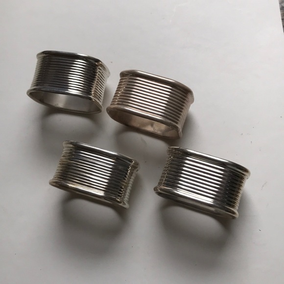 Vintage Silverplate napkin rings. Set of 4 - Picture 7 of 7